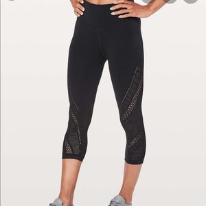 Lululemon Reveal Crop Interconnect 18”